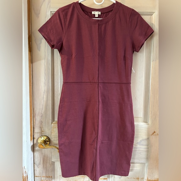 UO Silence + Noise Seamed Bodycon T-Shirt Dress in Burgundy. Women’s Large - Picture 7 of 10